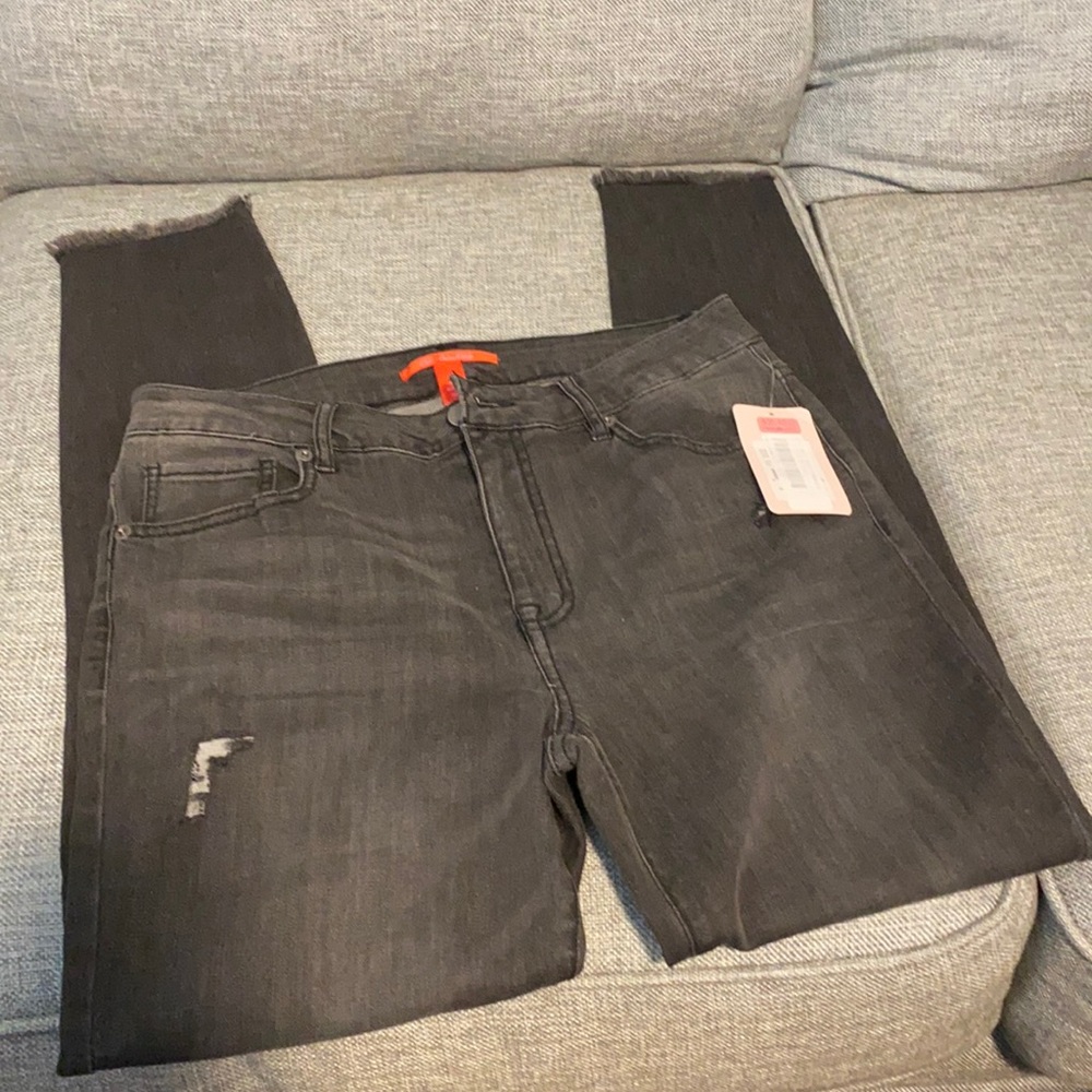 C&V RIPPED JEANS